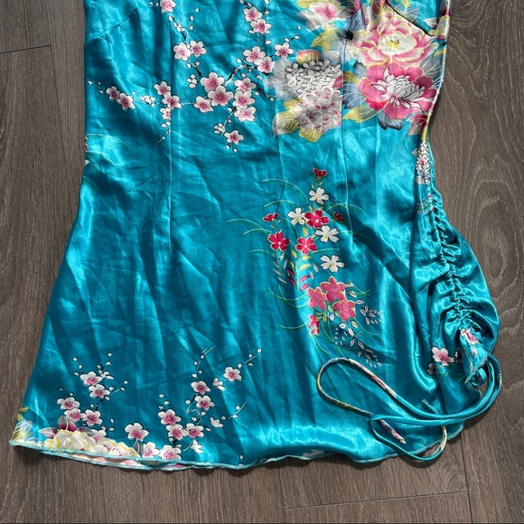 v cool silky mini dress with button up collar - Picture 6 of 6